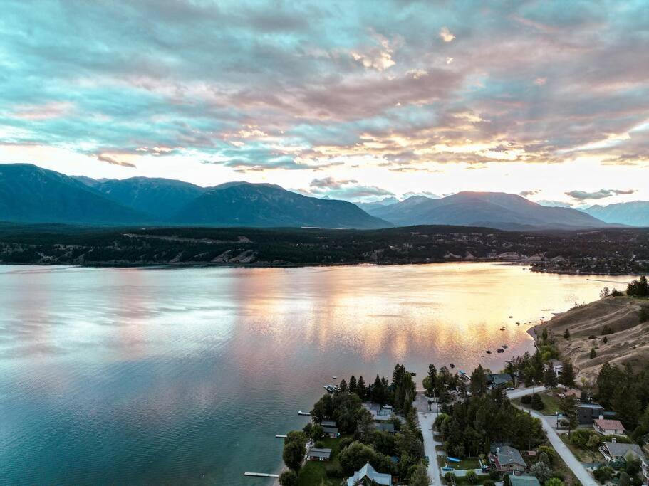 Oasis Getaway, Mins To Lake, King Bed, Dbl Garage Invermere Luaran gambar