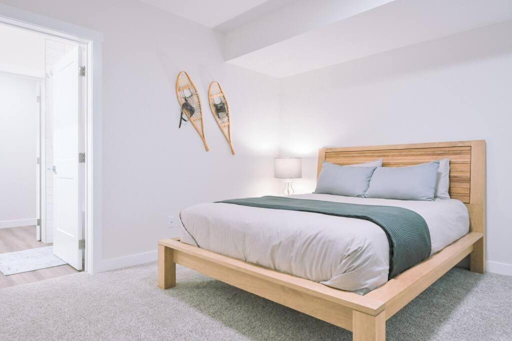 Oasis Getaway, Mins To Lake, King Bed, Dbl Garage Invermere Luaran gambar