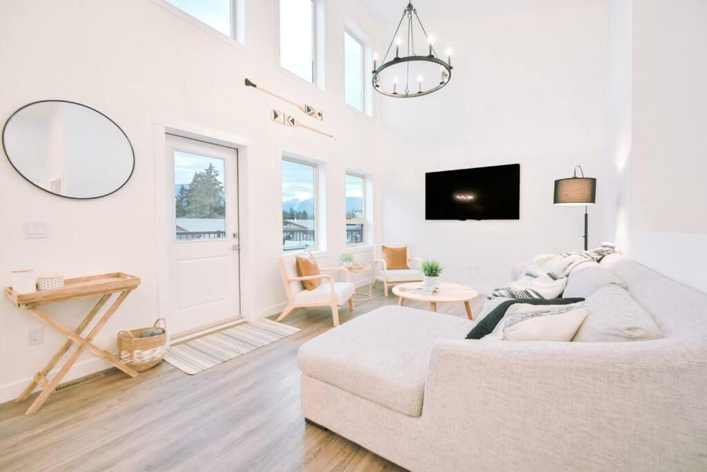 Oasis Getaway, Mins To Lake, King Bed, Dbl Garage Invermere Luaran gambar