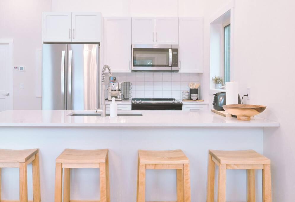 Oasis Getaway, Mins To Lake, King Bed, Dbl Garage Invermere Luaran gambar