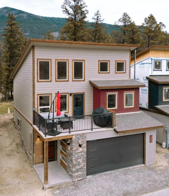 Oasis Getaway, Mins To Lake, King Bed, Dbl Garage Invermere Luaran gambar