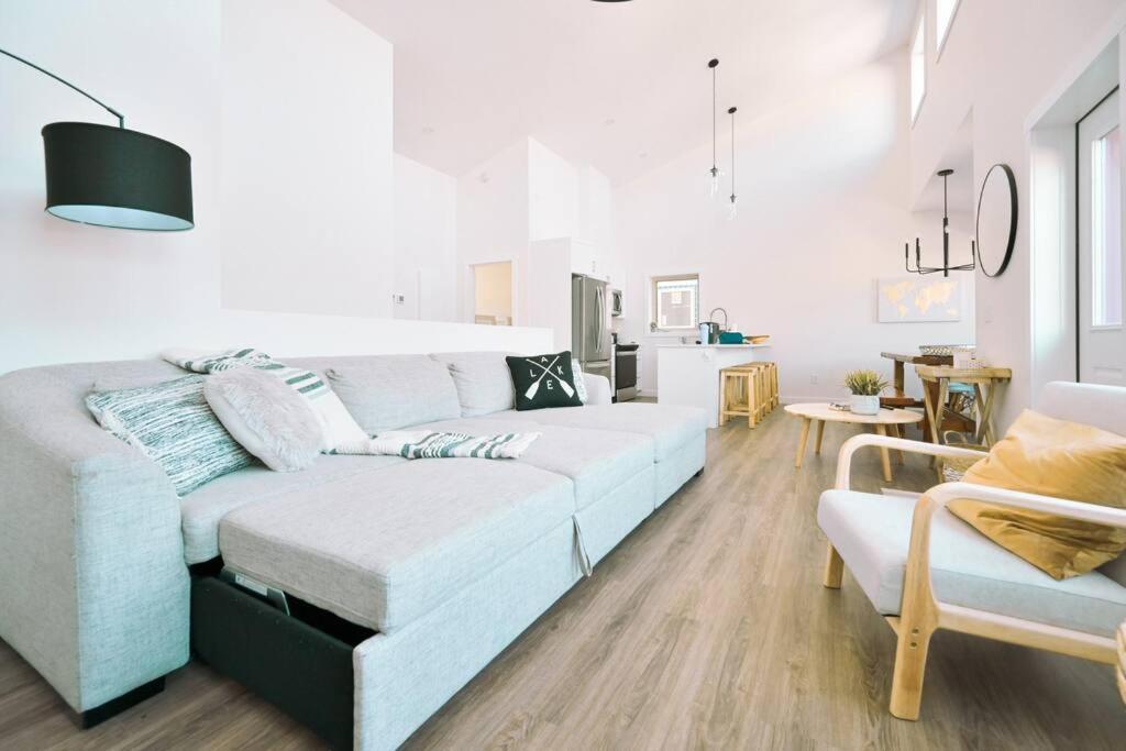 Oasis Getaway, Mins To Lake, King Bed, Dbl Garage Invermere Luaran gambar