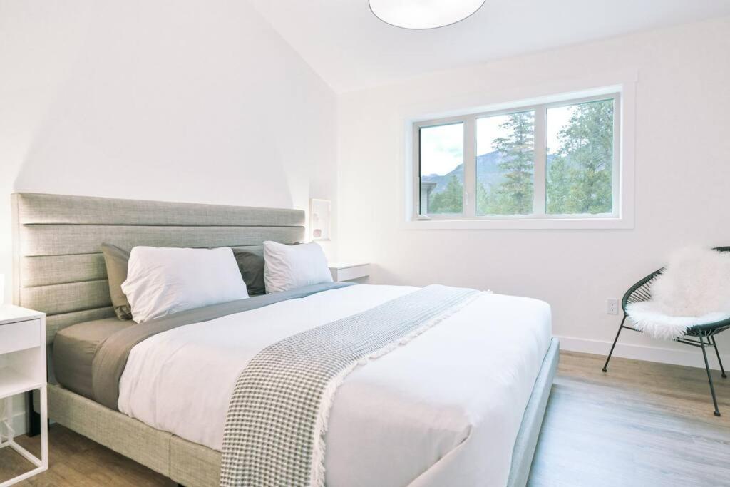 Oasis Getaway, Mins To Lake, King Bed, Dbl Garage Invermere Luaran gambar