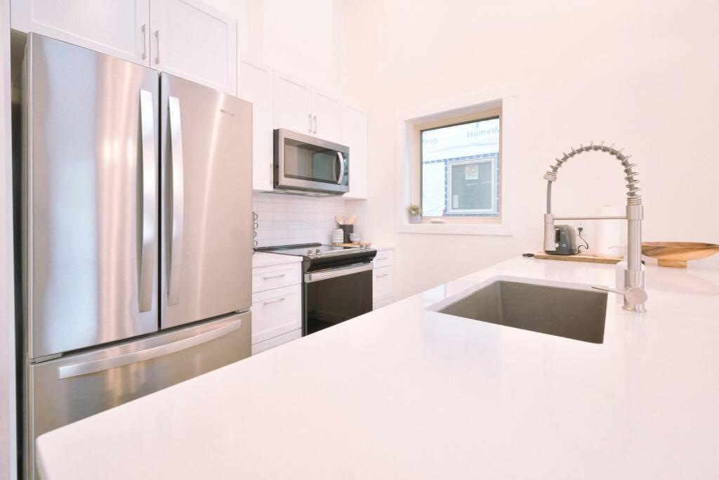 Oasis Getaway, Mins To Lake, King Bed, Dbl Garage Invermere Luaran gambar