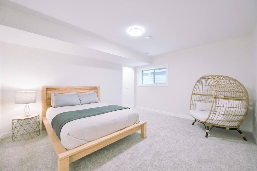 Oasis Getaway, Mins To Lake, King Bed, Dbl Garage Invermere Luaran gambar